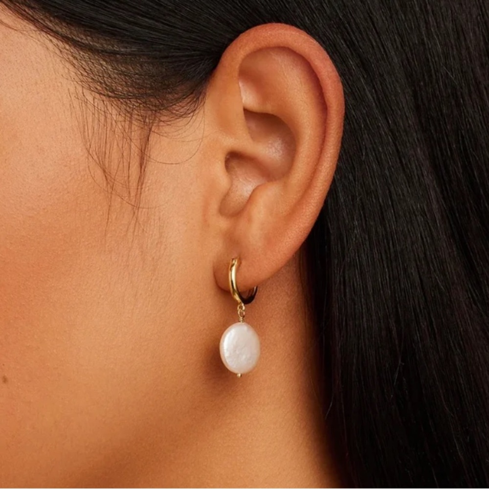 GORJANA PEARL HUGGIES